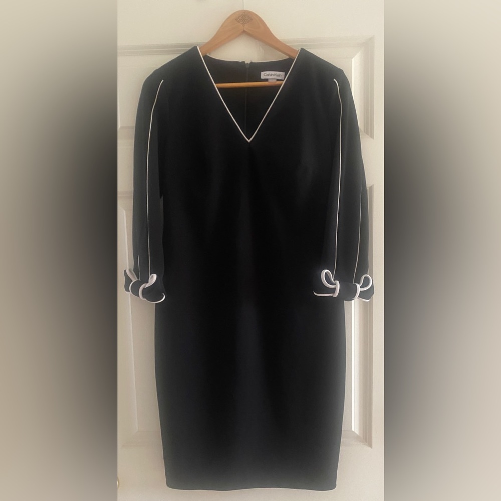 Calvin Klein V-Neck 3/4 Sleeves with Bow Detail Dress